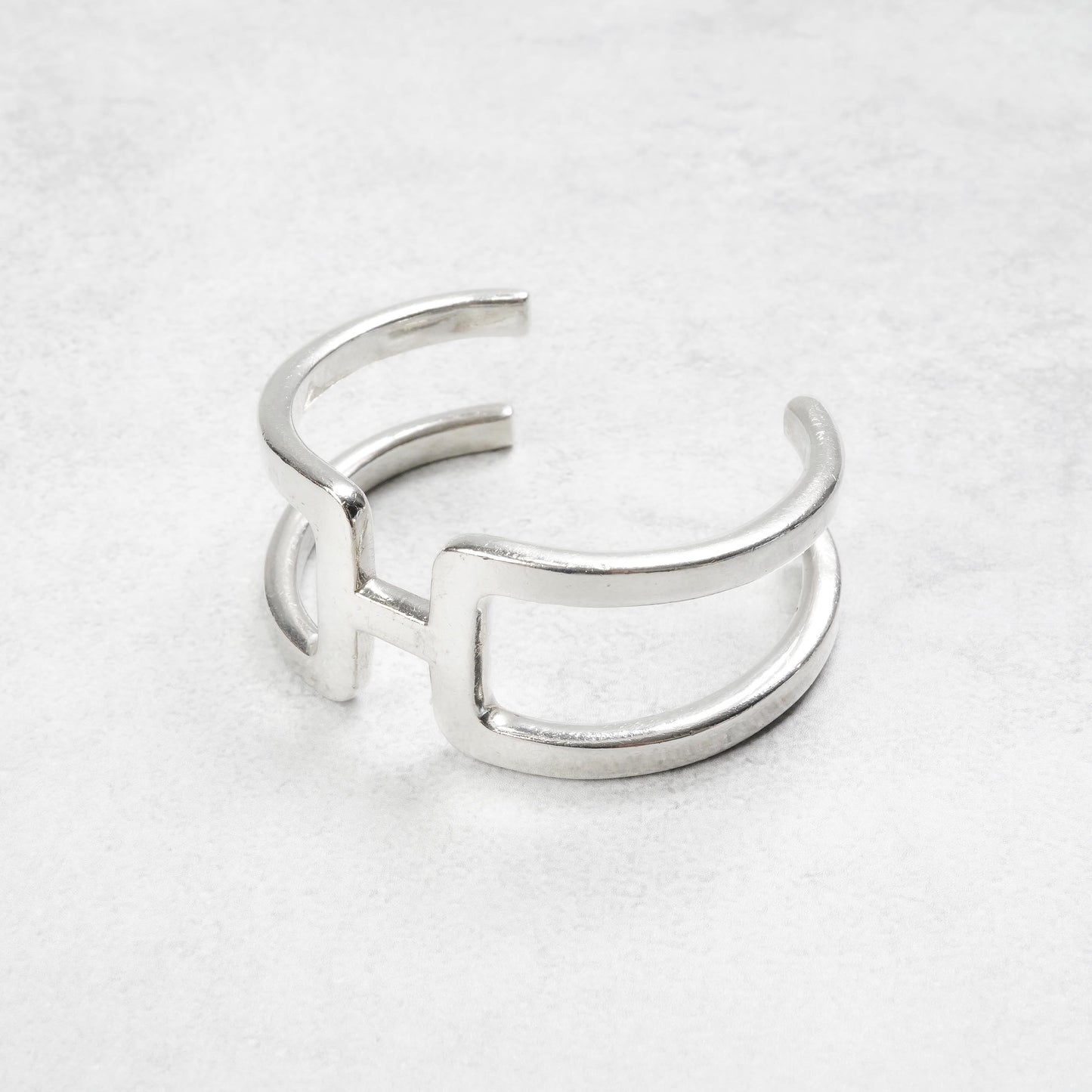 HERMES Hモチーフ バングル